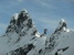 Vrchol Kvanndalstindan a populárna lezecká vežička Torshammeren (fotené počas druhého výšlapu)