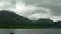 Isfjorden ma na dlhú cestu vyprevádza temnými dažďovými mrakmi