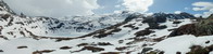 V južnej časti Grovdalsbakken sa horské prostredie opäť mení a prechádza v kopcovité náhorné plošiny (možnosť prezretia panorámy vo väčšom rozlíšení)
