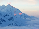 Ráno nás čaká výstup do sedla Tetnuldi Pass a na ľadovec Kasebi, z ktorého chceme vystúpiť na vrchol Tetnuldi (4858 m) a následne zlyžovať nejakou peknou líniou dole (fotené 1.6.2017 z Chatyn Tau)