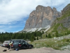 Druhý deň doobedu sa presúvame pod južnú stenu kopčeka s názvom Tofana di Rozes (3225 m)