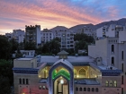 Večer sledujeme zo strechy ambasády západ slnka nad severným Teheránom a počúvame tajomné modlitebné chorály z protiľahlej mešity