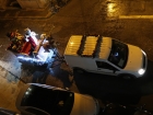 Večerné ulice brázdi veselý Malta Claus so svojím konvojom ešte aj dva dni po Vianociach