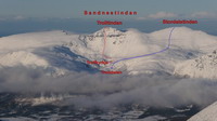 Južné úbočia kopcov Sandnestindanu - oblasť Fraena (fotené 06.02.2010 z vrcholu Urdfjelletu)