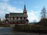 Po ceste do Molde si ešte ideme zblízka mrknúť drevený kostolík v neďalekej dedine Solsnes