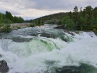 Horúce leto udrelo plnou silou aj do oblasti Romsdalu, kde sú okolité rieky a vodopády prudko rozvodnené v dôsledku rýchlo topiaceho sa snehu