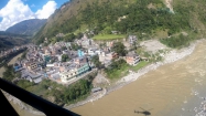 Z Beni letíme ponad rieku Khali Gandaki ďalej smerom do Pokhary