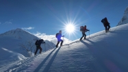 V krásnom počasí a výborných snehových podmienkach nastupujeme na túru z doliny Standaldalen
