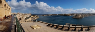 Prvý deň nás víta neisté prehánkové počasie, čo využívame na spoznávanie bohatej miestnej kultúry a histórie v hlavnom meste Valletta