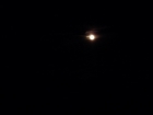 Na šiestom štande nám definitívne zhasol deň a nastala noc, ktorej temnotu však intenzívne presvetľuje mesiac v splne dotvárajúci nádhernú nočnú kulisu