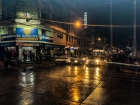 Večer za silnejúceho dažďa prichádzame do Huarázu (fotil Robo)
