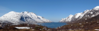 Cestou sa zastavujeme na vyhliadke nad nádherným Ersfjordom