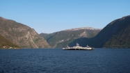 Plavba trajektom naprieč Sognefjordom - najdlhším (205 km) a najhlbším (1308 m) nórskym fjordom