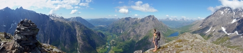 Čarokrásny Romsdalen (možnosť prezretia panorámy vo väčšom rozlíšení po otvorení fotky v novom okne prehliadača)