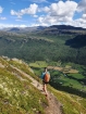 Zostupový chodníček ponad dolinu Boverdalen