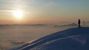 Chladný februárový podvečer na vrchole Baranca