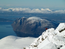 Isfjordská dievčina lezúca na Skjervan