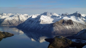 Romsdalsfjorden a mohutné kopce nad Romsdalen