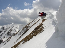 Vychutnávam si skok snehového preveja v Nízkych Tatrách
